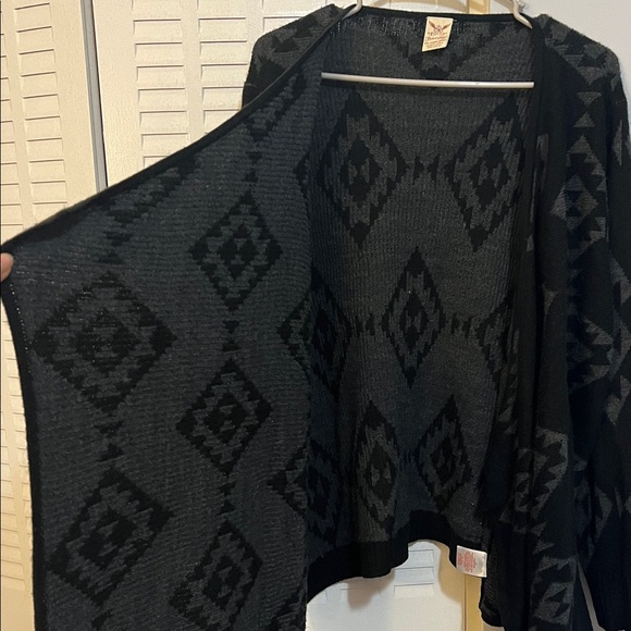 Faded Glory Women’s 2X Black Geometric Print Cardigan - Picture 6 of 6